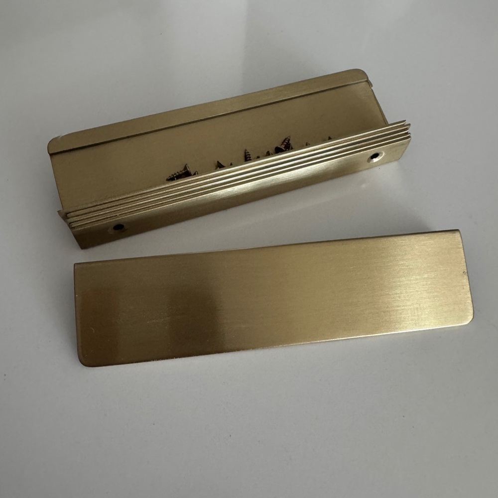 6 drawer/cabinet pulls knobs